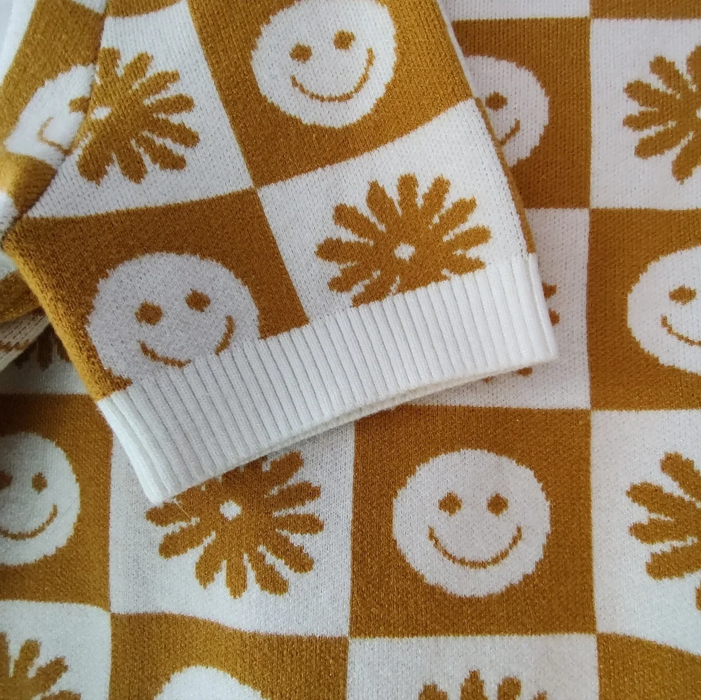 Forever 21 smiley sweater. New. Size large. - Picture 5 of 13